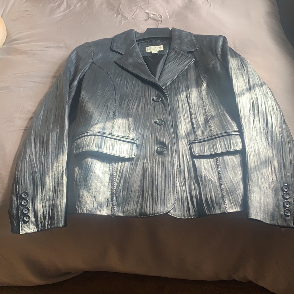 Leather jacket - Picture 2 of 8
